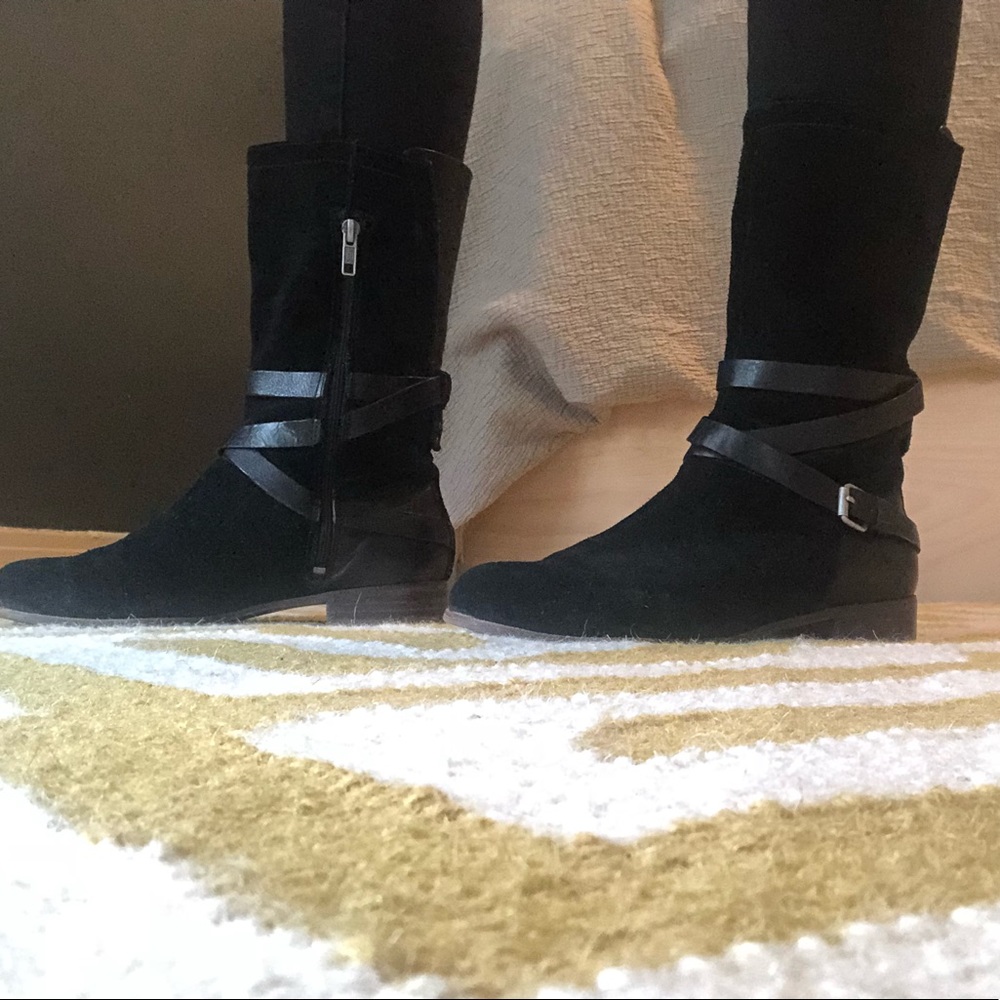 MUST GO! UGG black leather flat boots.